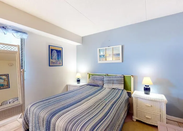 Sunny Coastal With Balcony Pools Gym Ac & Tennis Holiday home