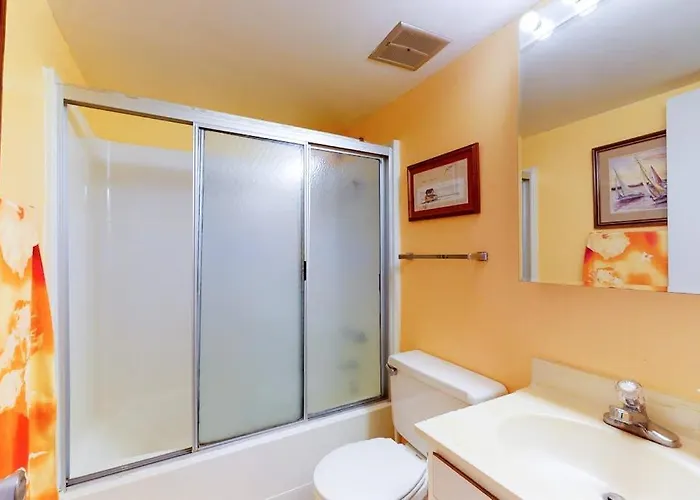 Sunny Coastal With Balcony Pools Gym Ac & Tennis Ocean City