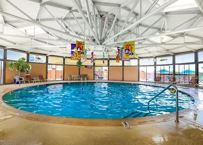 Sunny Coastal With Balcony Pools Gym Ac & Tennis Holiday home