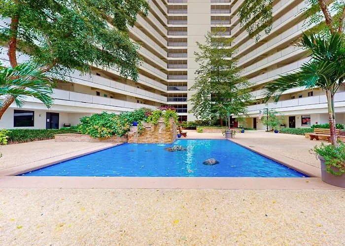 Sunny Coastal With Balcony Pools Gym Ac & Tennis Holiday home *