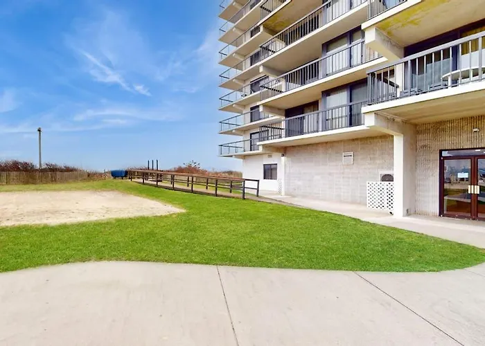 Sunny Coastal With Balcony Pools Gym Ac & Tennis