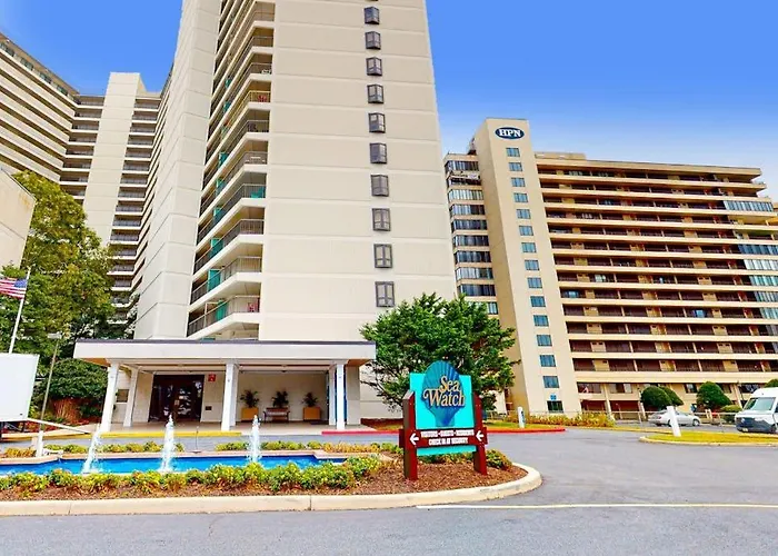 Sunny Coastal With Balcony Pools Gym Ac & Tennis Holiday home
